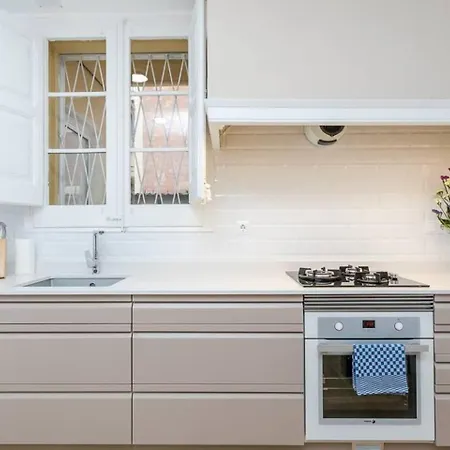 Lovely Designed House Connected To Center Vakantiehuis Cornellà de Llobregat