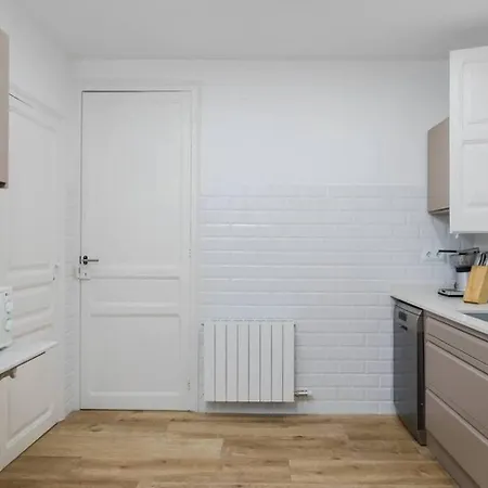 Lovely Designed House Connected To Center * Cornella de Llobregat